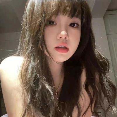 裸女游城
